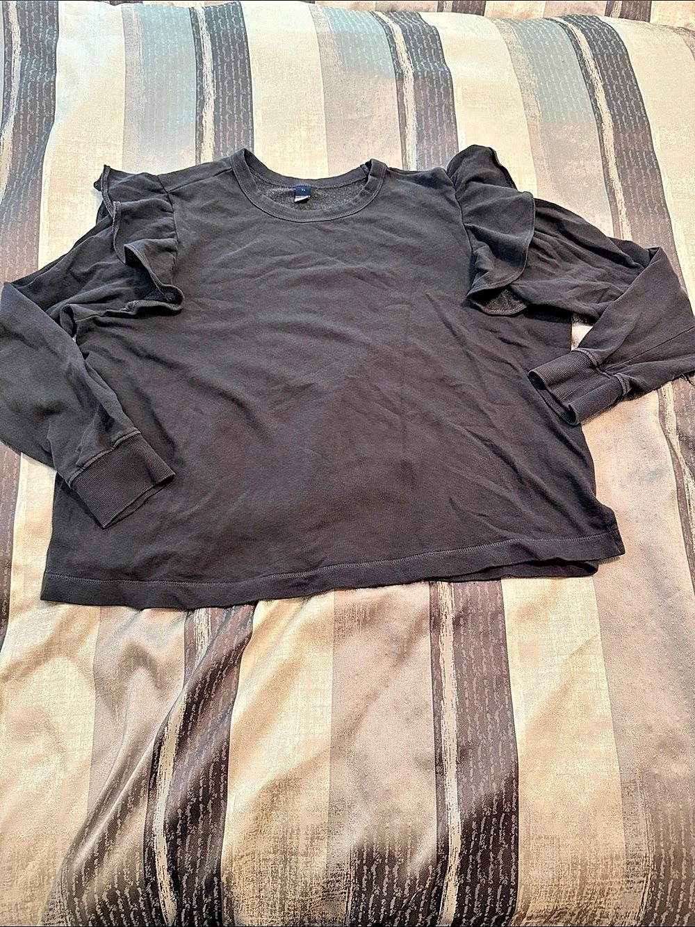Old Navy XL Charcoal Ruffle Sleeve Sweatshirt